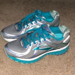 Brooks Adrenaline GTS 16 sz 7.5M